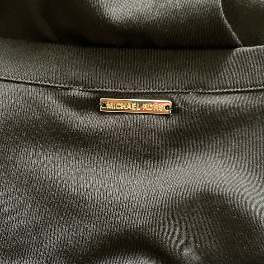 ❤️NWT ~ MICHAEL KORS BLACK SHORTSLEEVED COLD SHOULDER TOP - Sz XL - Picture 3 of 11